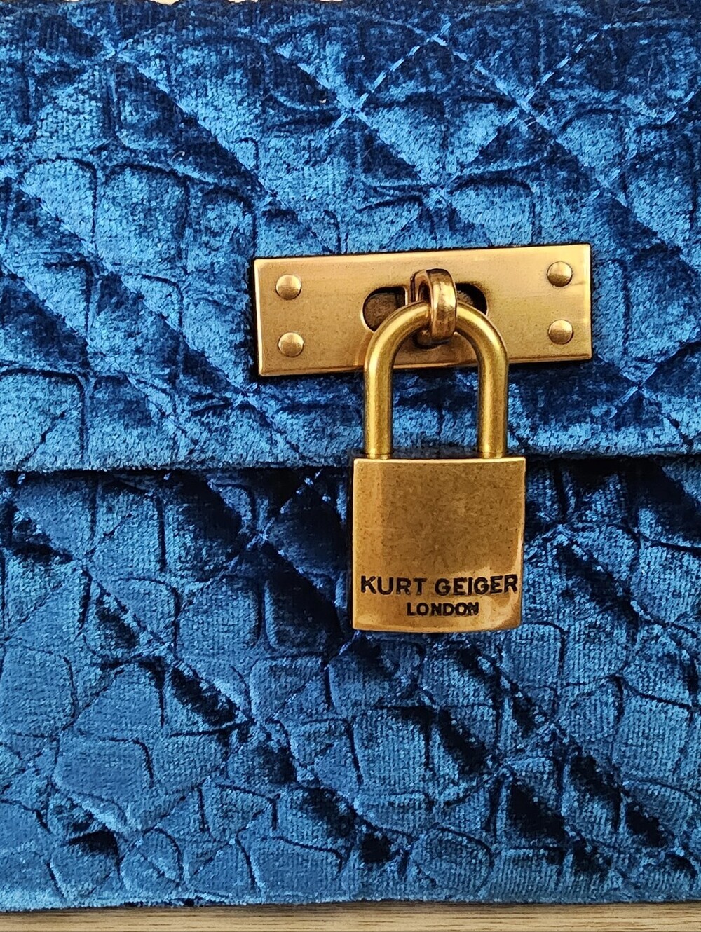 Kurt Geiger Londond Brixton Velvet Shoulder Bag. - Picture 4 of 12